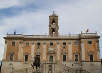 La struttura del personale dei comuni italiani: qualifiche, età e anzianità di servizio